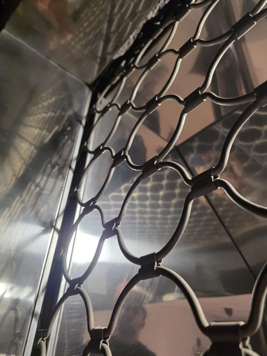 Malla de ventilación de un cierre metálico