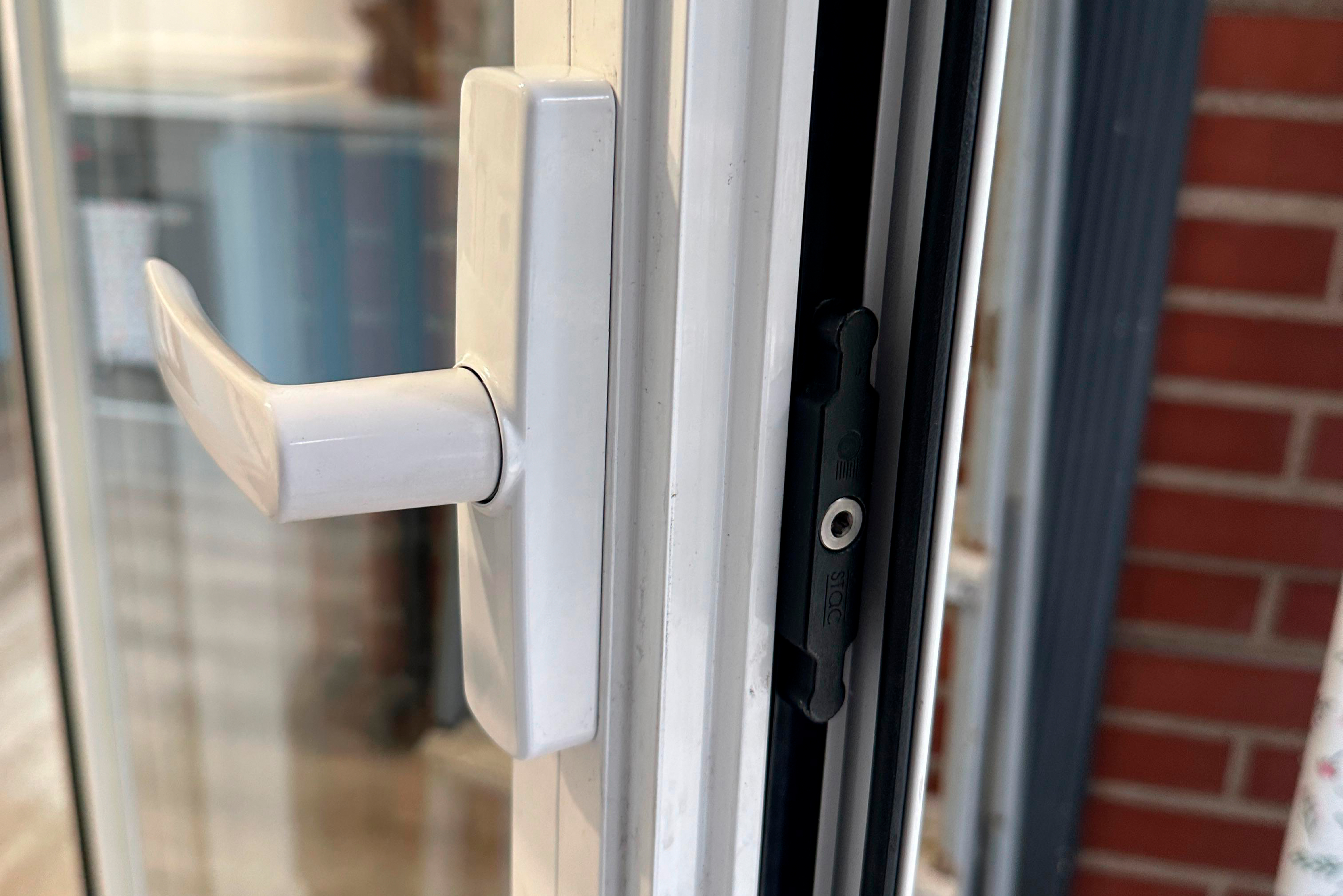 Ajuste y regulación de hojas de ventanas